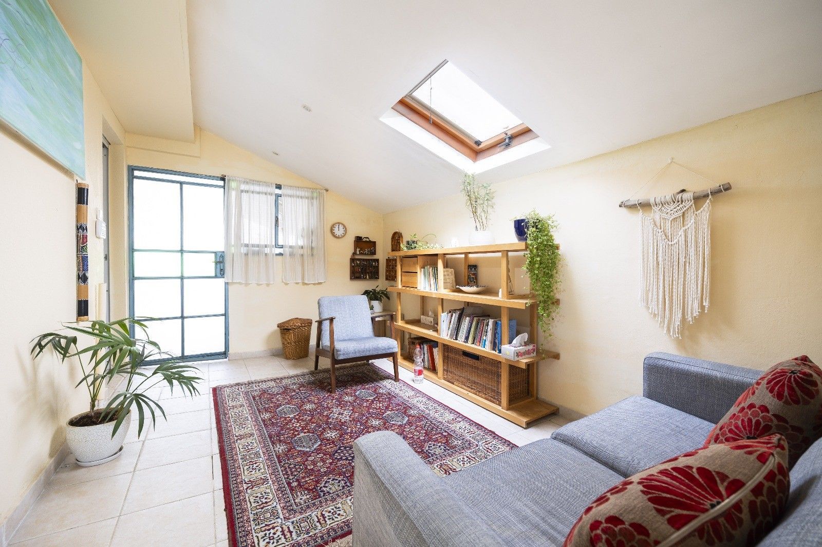 למכירה במכבים בית פרטי על מגרש ענק