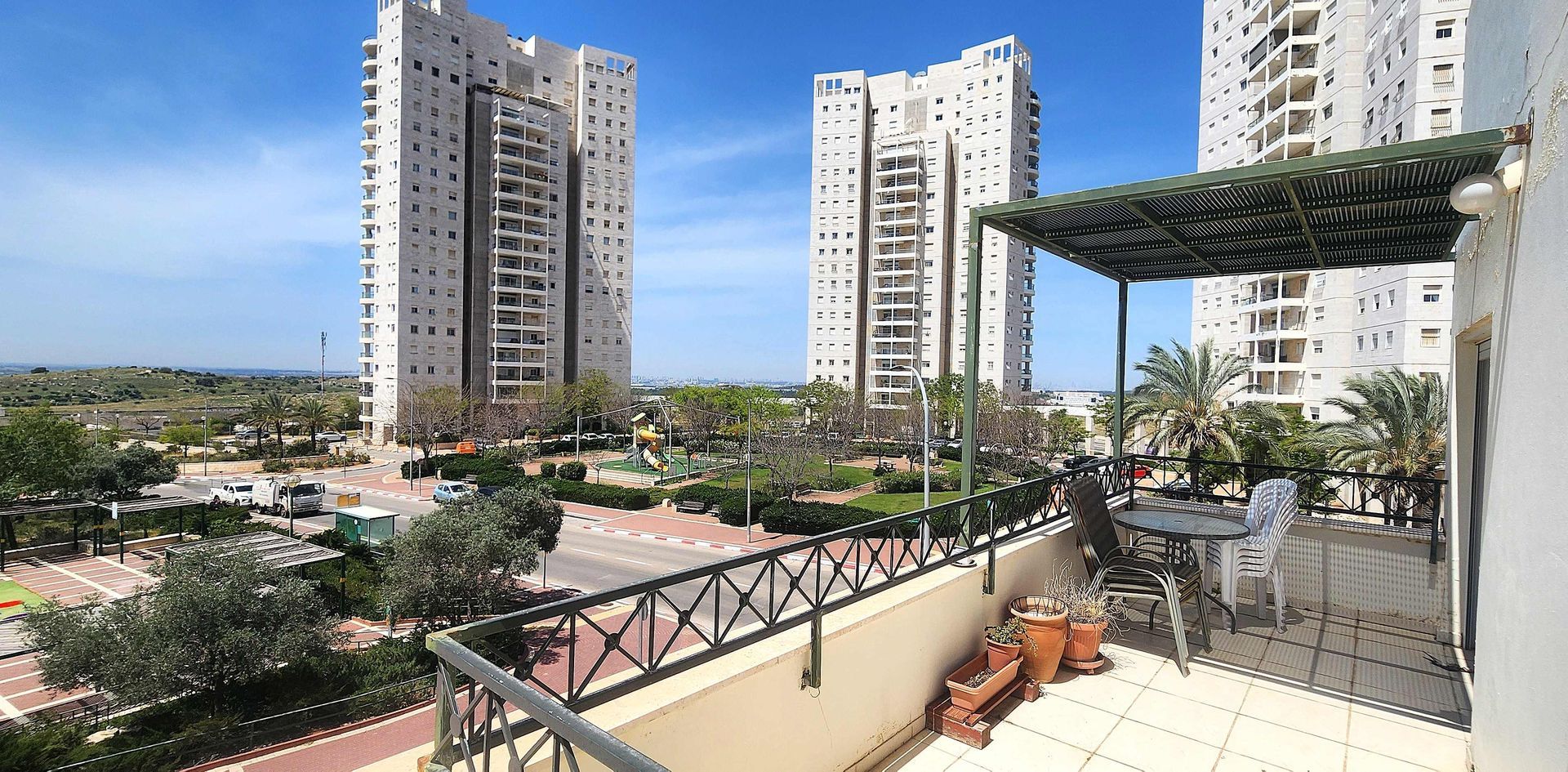 למכירה במודיעין דירת 3 חדרים עם מרפסת גדולה