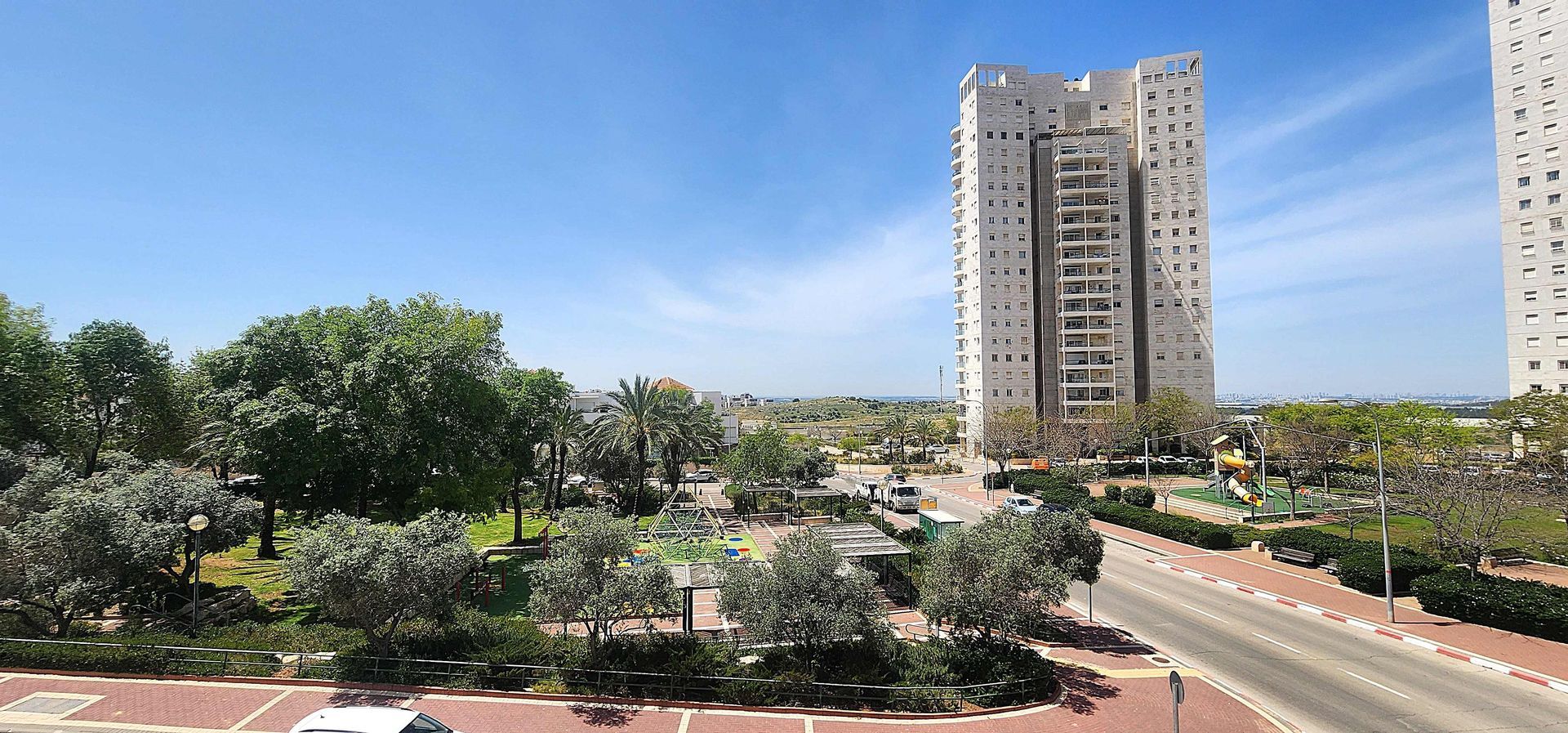 למכירה במודיעין דירת 3 חדרים עם מרפסת גדולה