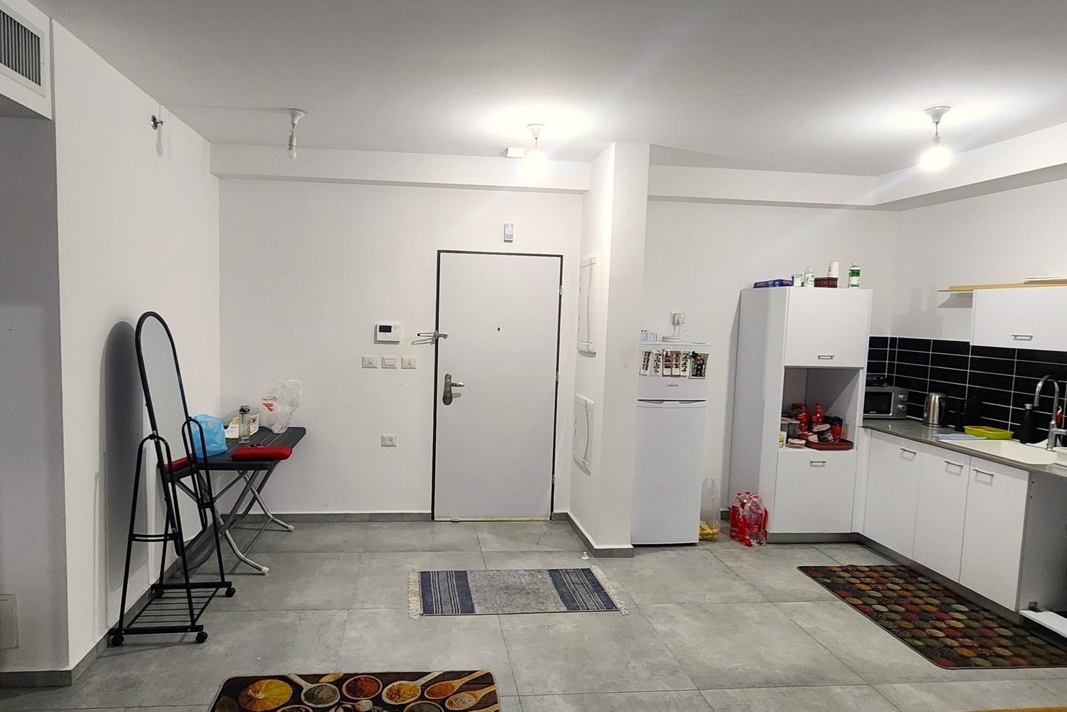 למכירה ברמלה דירת 3 חדרים חדשה עם מעלית ומרפסת