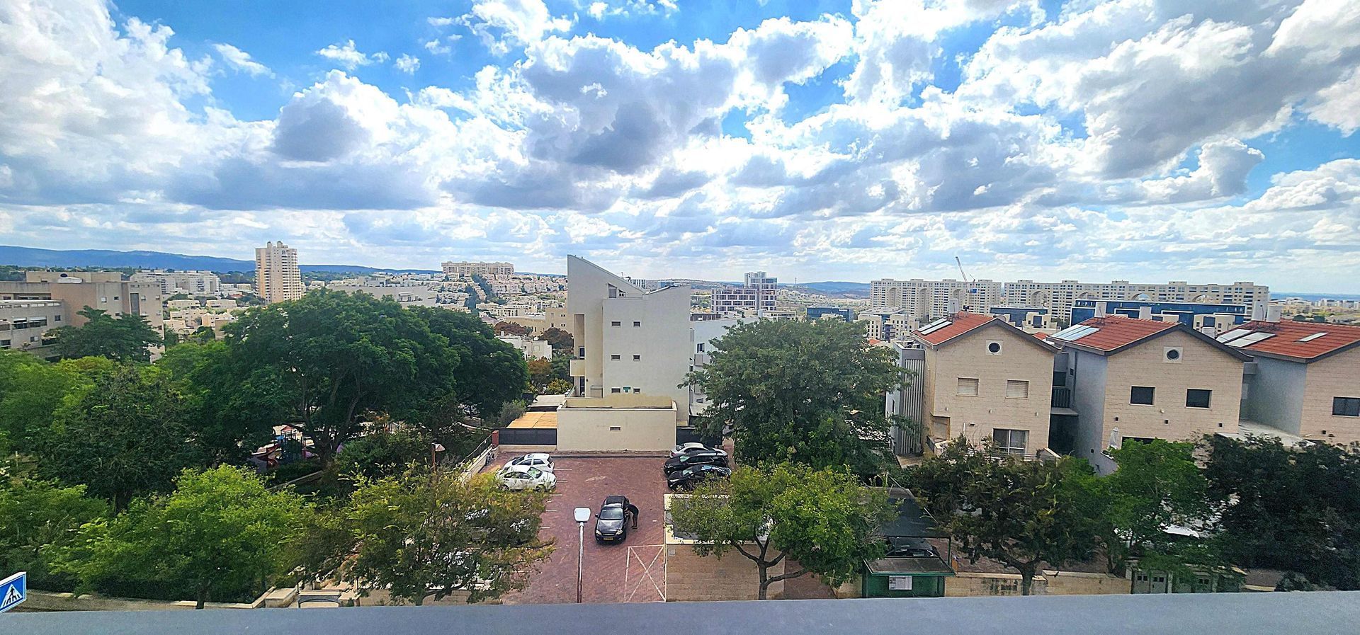 למכירה במודיעין דירת 5 חדרים מקסימה גדולה ומרווחת (הפכו ל- 4 חדרים)