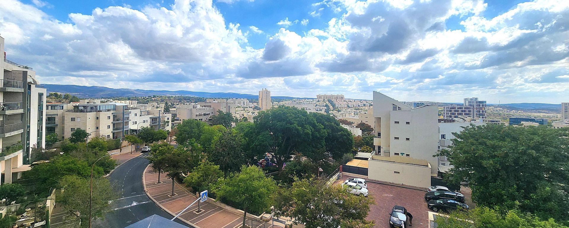 למכירה במודיעין דירת 5 חדרים מקסימה גדולה ומרווחת (הפכו ל- 4 חדרים)