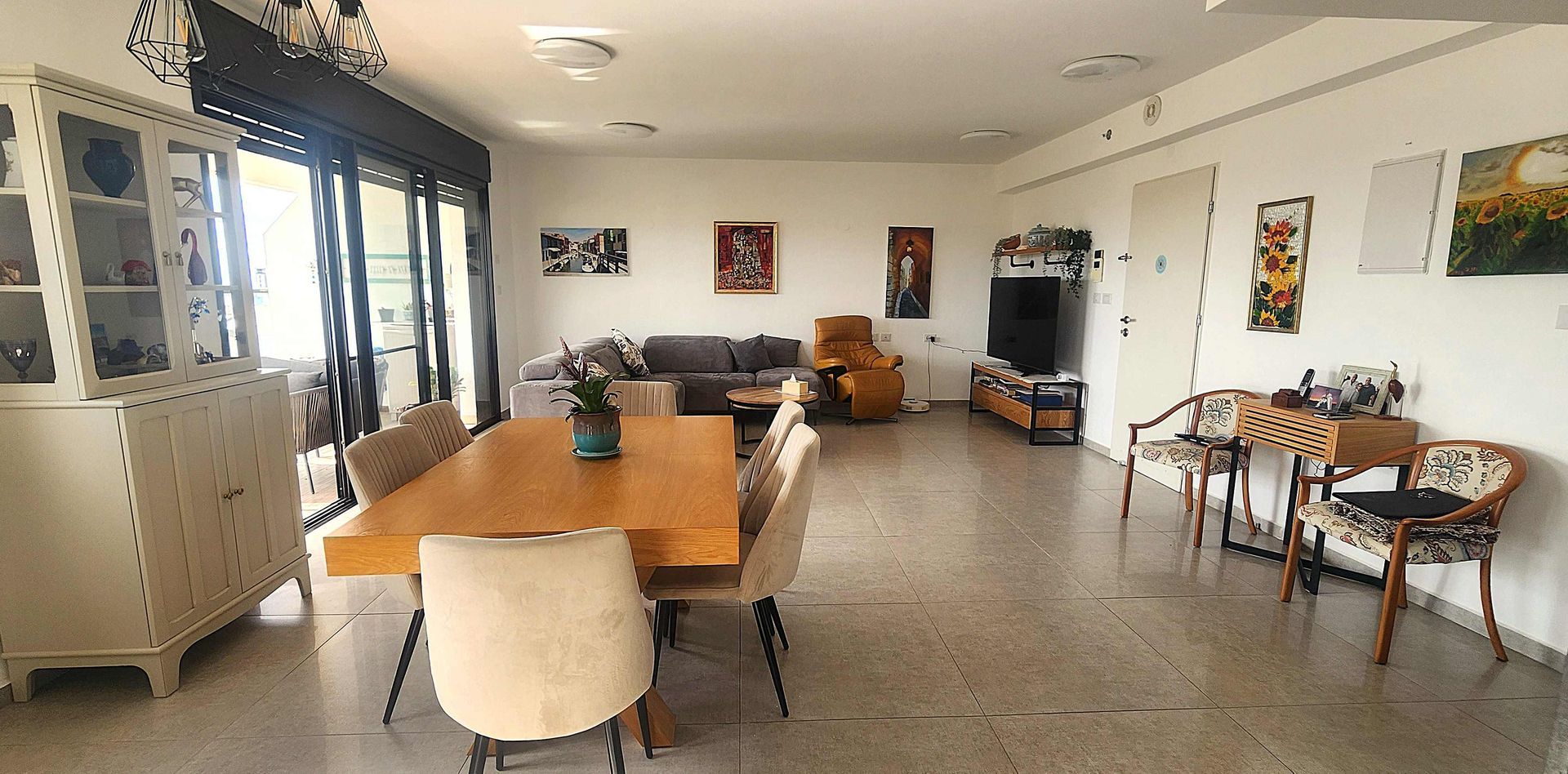 למכירה במודיעין דירת 5 חדרים מקסימה גדולה ומרווחת (הפכו ל- 4 חדרים)