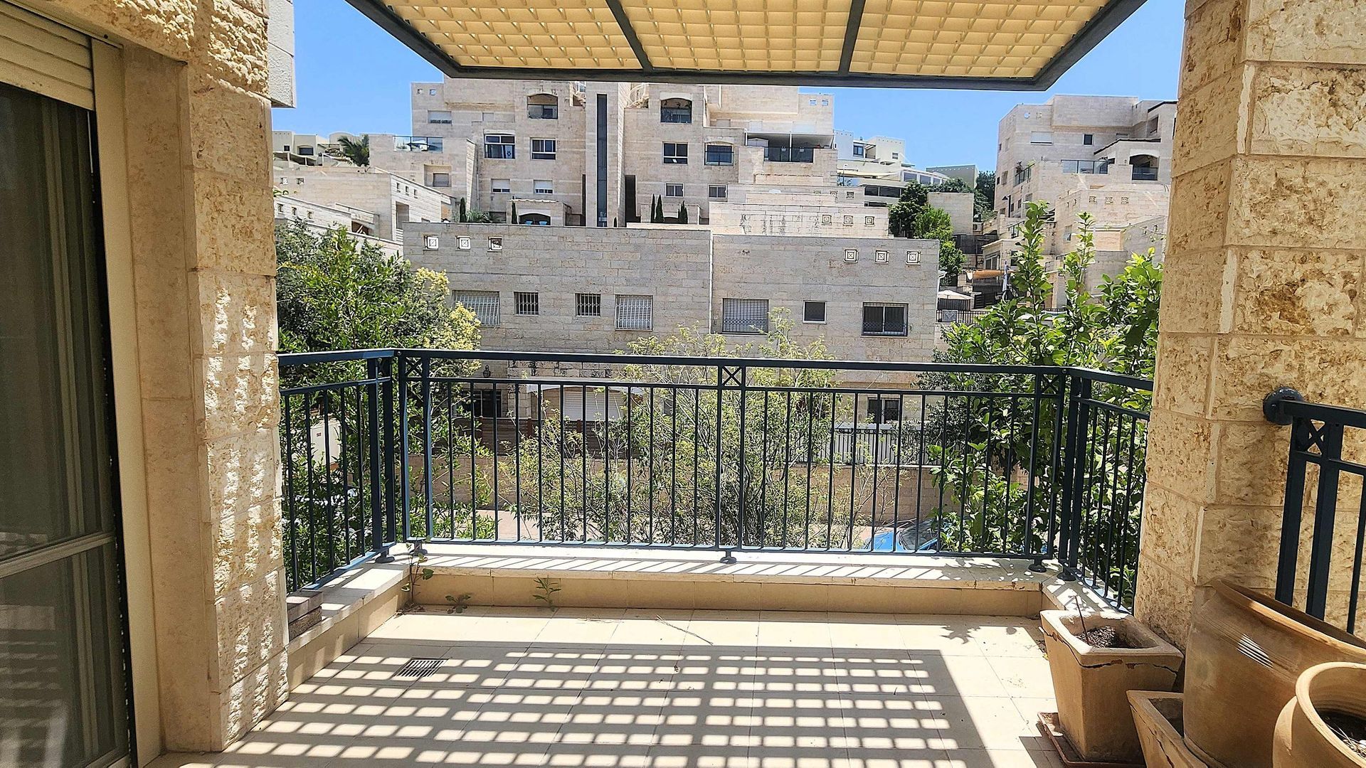 למכירה במודיעין דירת 4 חדרים מרווחת עם נגישות מלאה