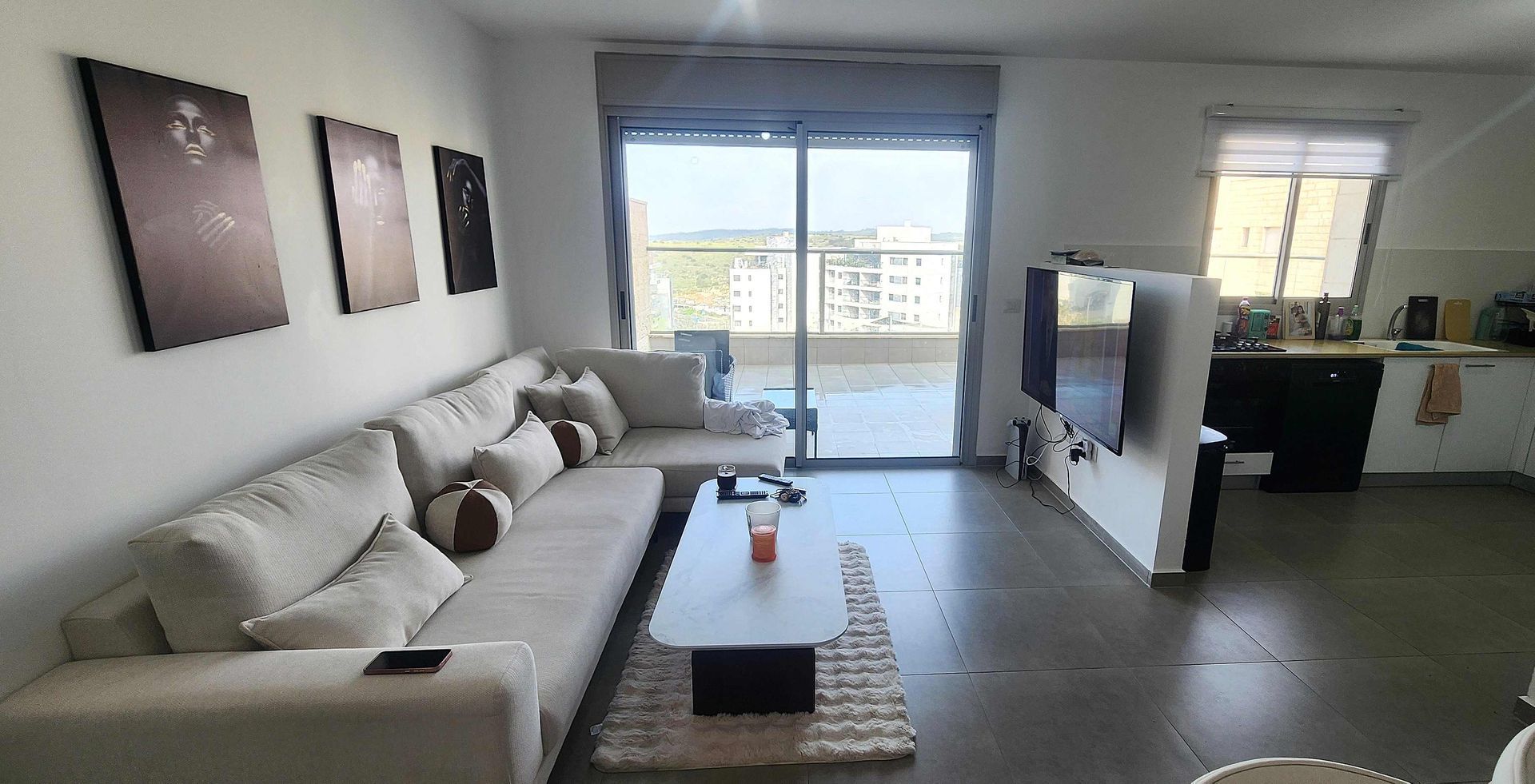 למכירה במודיעין דירת 3 חדרים מקסימה עם מרפסת גדולה וגינה