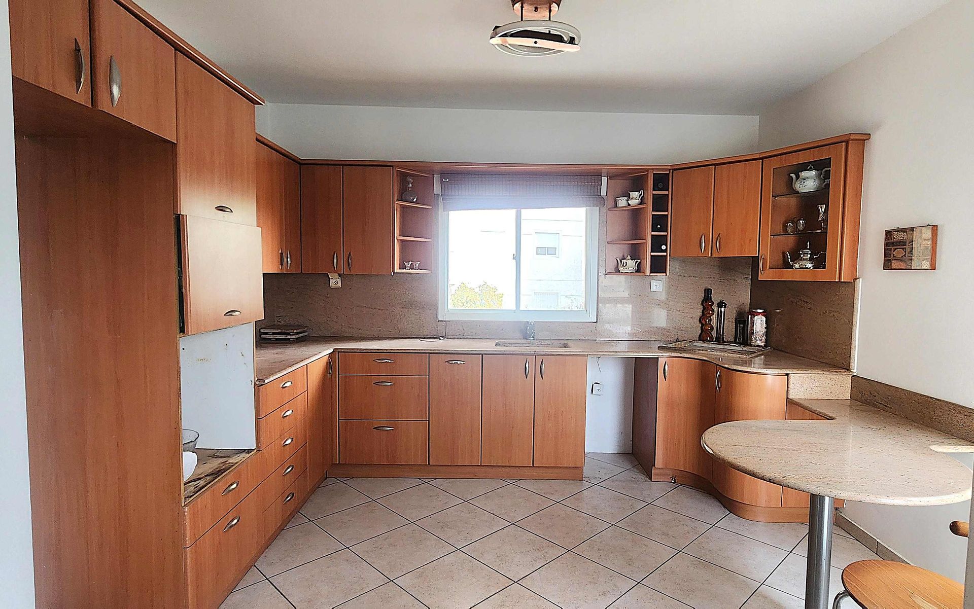 למכירה במודיעין טריפלקס 6 חדרים ענק עם 2 מרפסות וכניסה פרטית