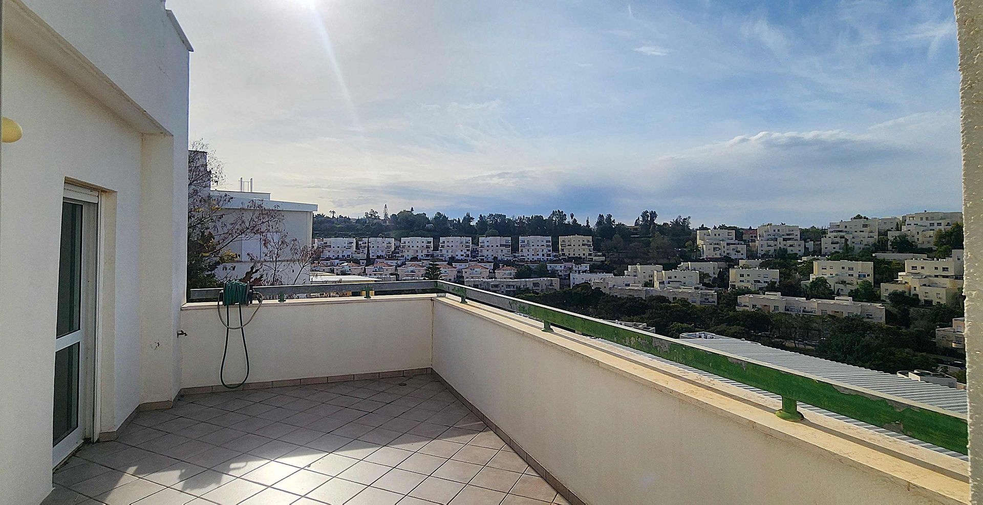 למכירה במודיעין טריפלקס 6 חדרים ענק עם 2 מרפסות וכניסה פרטית