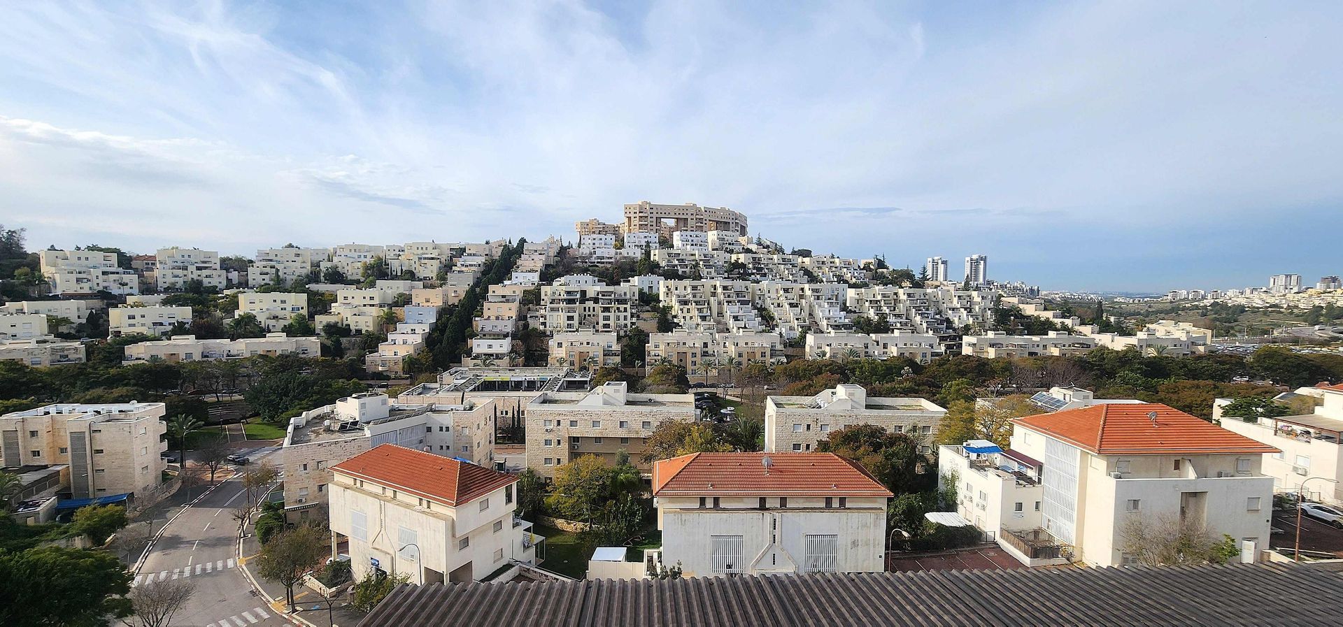 למכירה במודיעין טריפלקס 6 חדרים ענק עם 2 מרפסות וכניסה פרטית