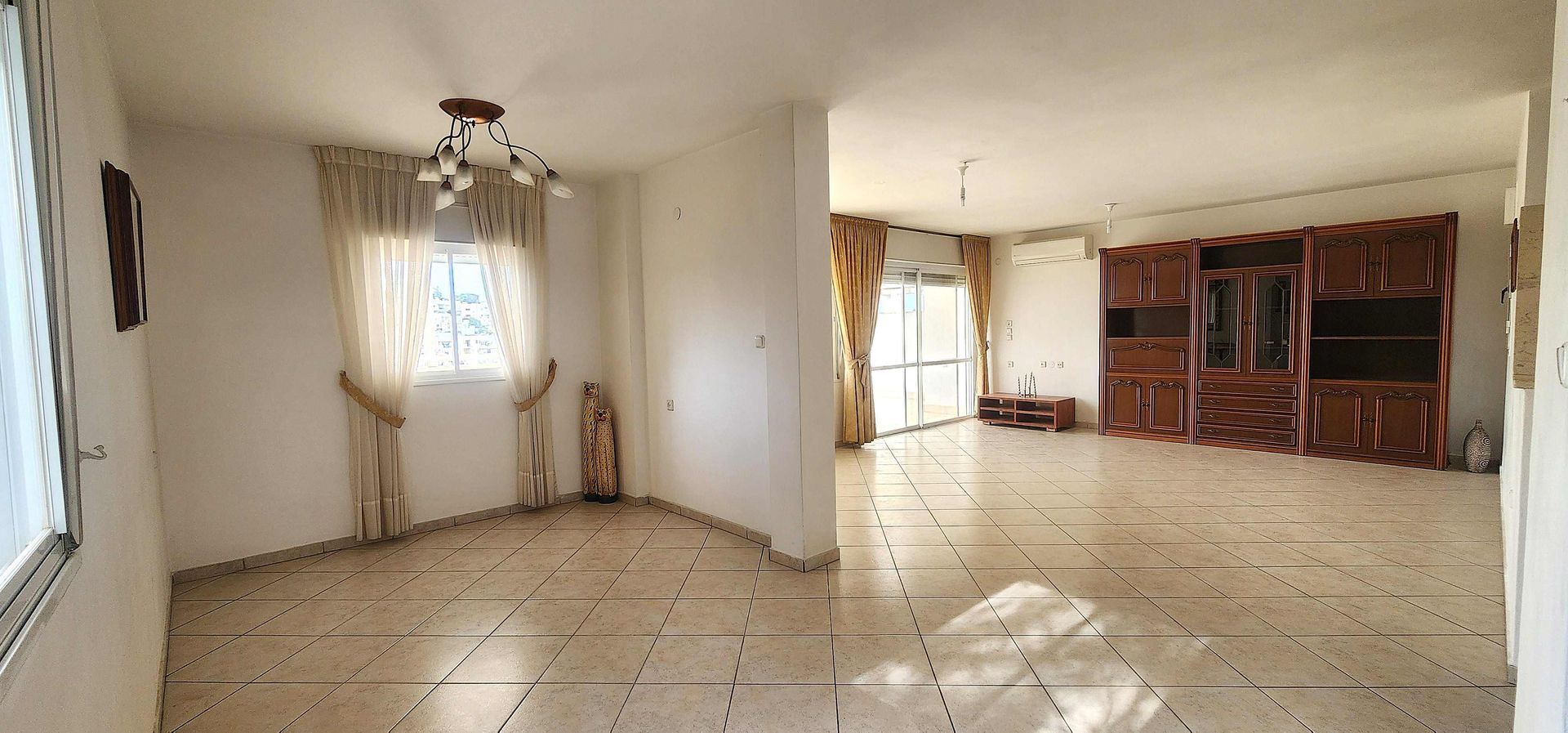 למכירה במודיעין טריפלקס 6 חדרים ענק עם 2 מרפסות וכניסה פרטית