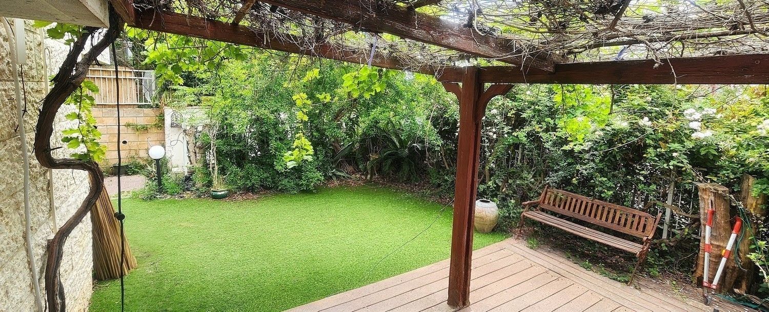 למכירה במודיעין דו-משפחתי 6 חדרים