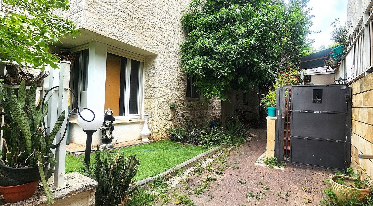 למכירה במודיעין דו-משפחתי 6 חדרים