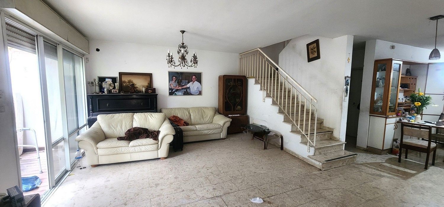 למכירה במודיעין דו-משפחתי 6 חדרים