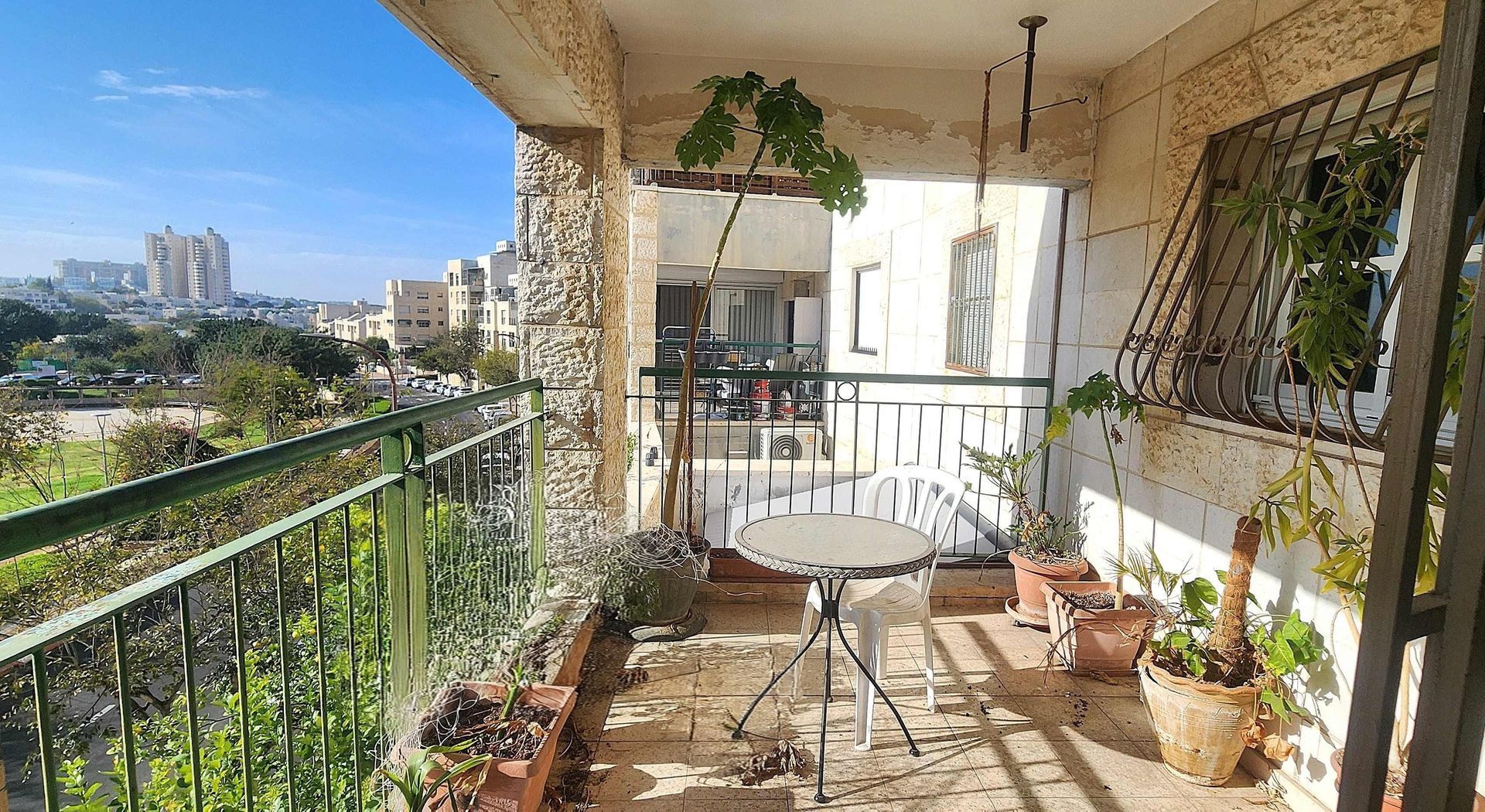 למכירה במודיעין דירת 4 חדרים ענקית עם מעלית