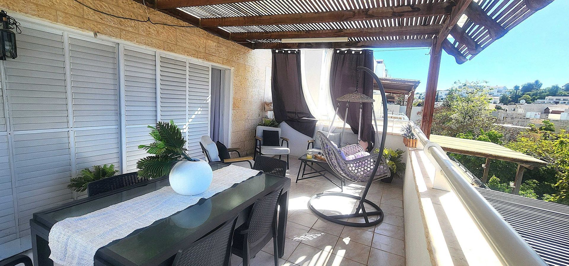 למכירה במודיעין דירת 5 חדרים מרווחת עם מרפסת ענקית