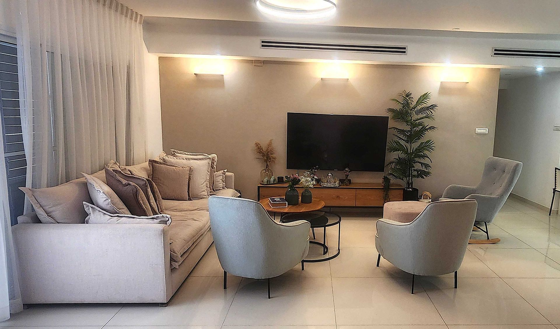 למכירה במודיעין דירת 5 חדרים מרווחת עם מרפסת ענקית