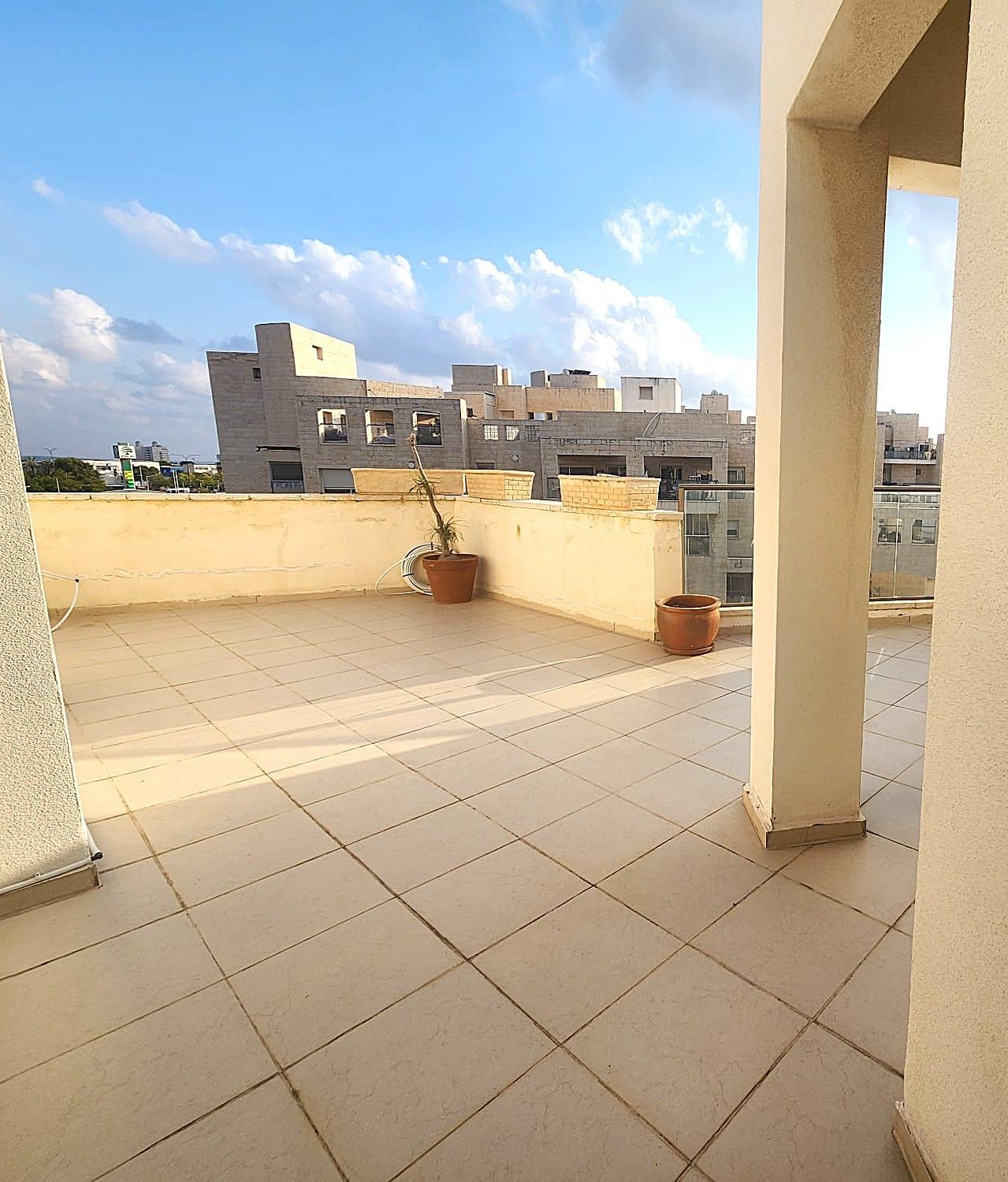 למכירה במודיעין דופלקס 5 חדרים מקסים עם נגישות מלאה