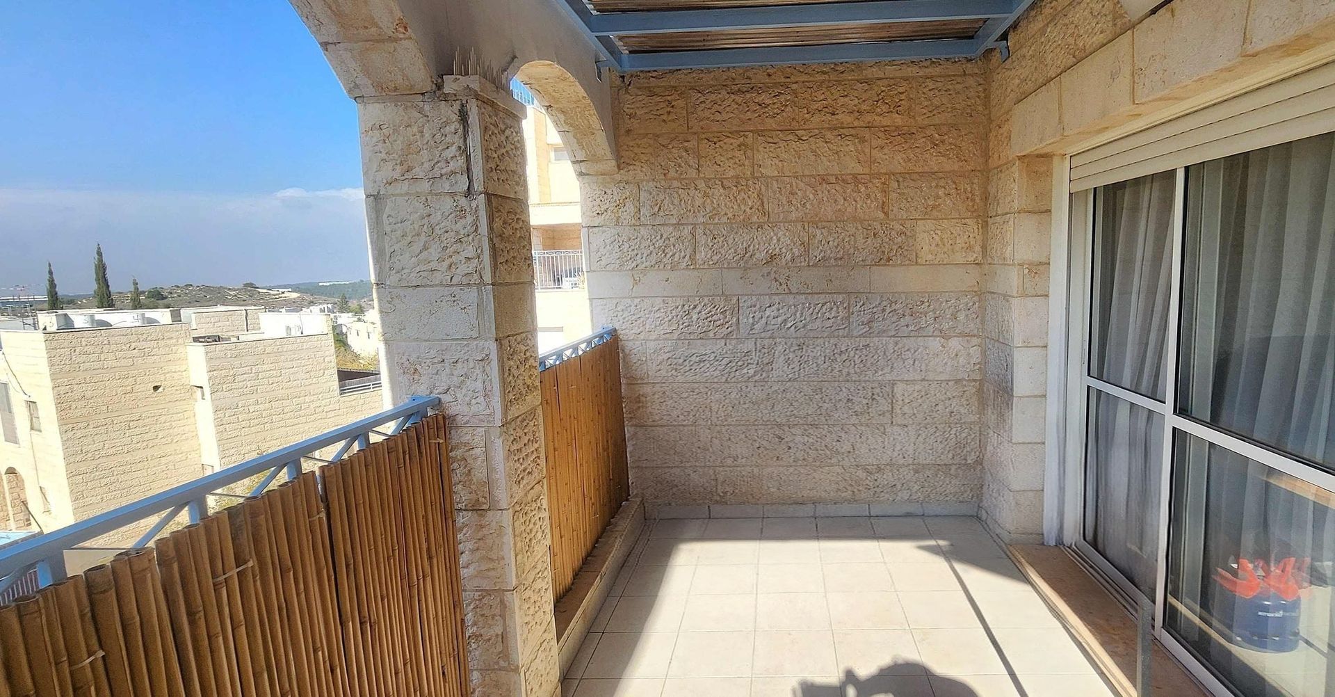 למכירה במודיעין דירת 4 חדרים עם מעלית ונגישות מלאה