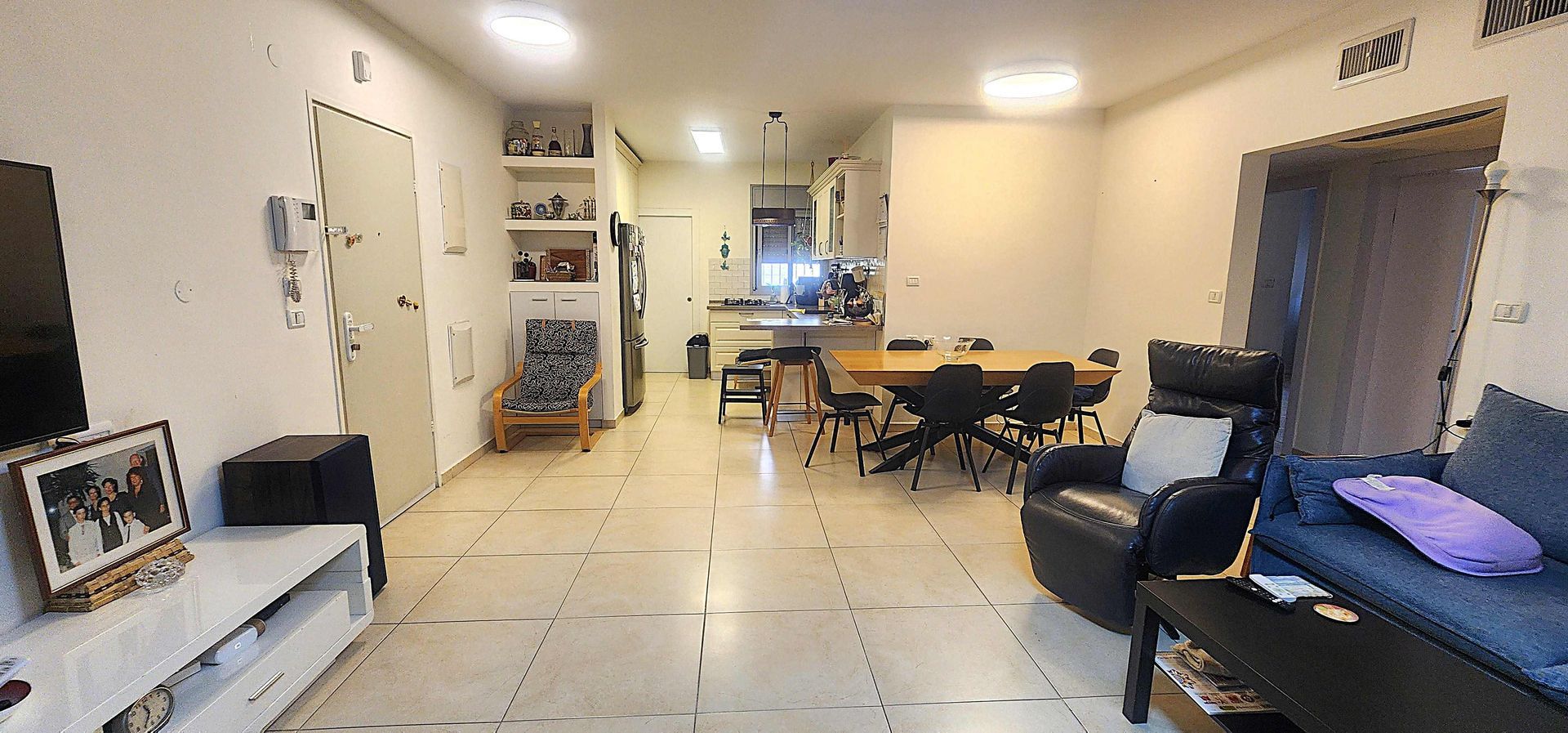 למכירה במודיעין דירת גן 4 חדרים עם מעלית ונגישות מלאה