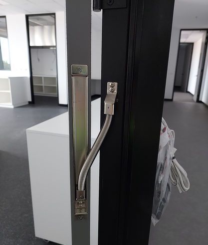 A door with a handle on it in an empty room.