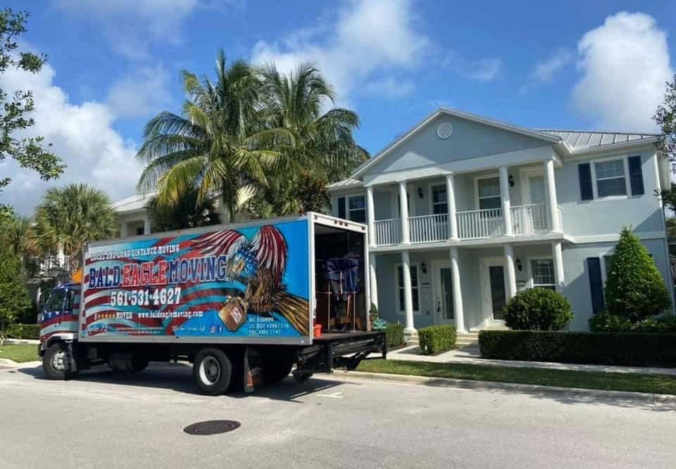 Local movers in Miami helping family move