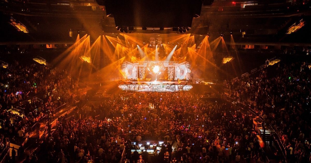 Show em Maringá 2026 com público lotado e opções de hospedagem confortável na cidade