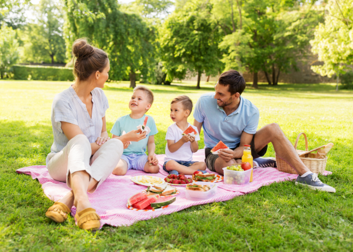 Família fazendo piquenique em Dourados-MS