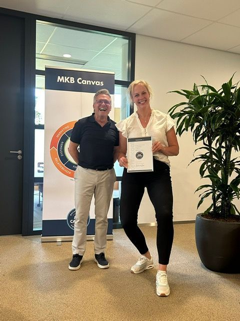 Annet ontvangt certificaat MKB Canvas Consultant