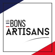 Logo pour « Les Bons Artisans » en texte noir ; couleurs du drapeau français.