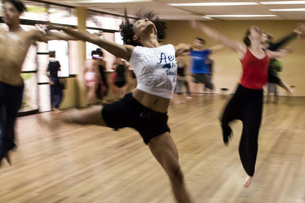 A group of people are dancing in a dance studio.