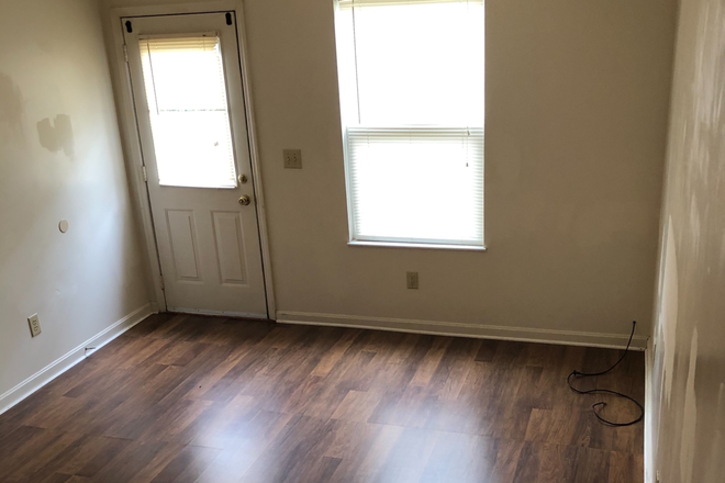 106 Linwood living room