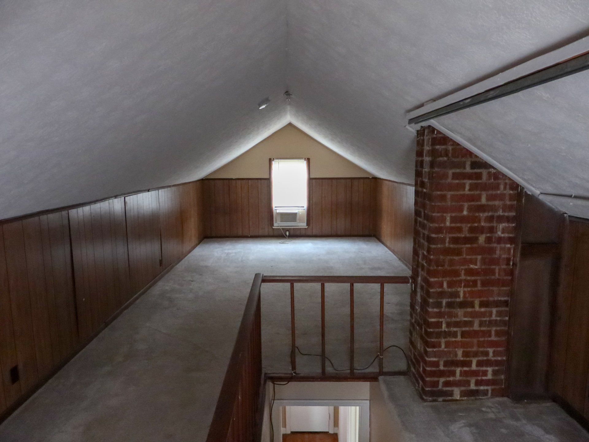 118 e chestnut street upstairs