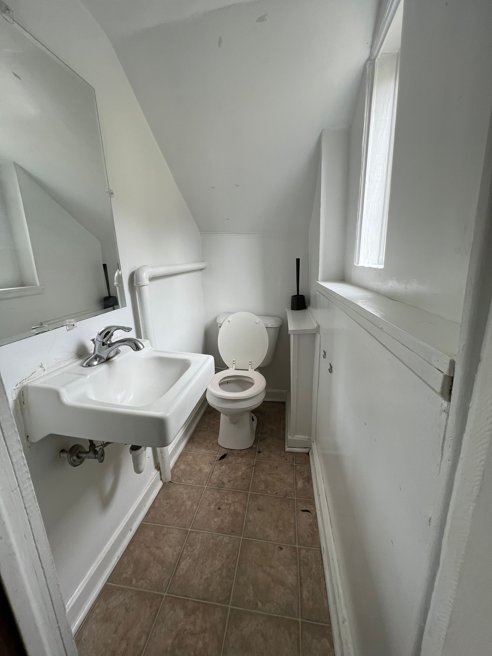 15 E Collins bathroom