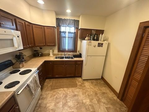 211 s college kitchen