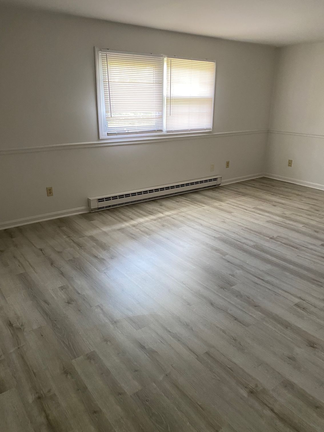 215 S main living room