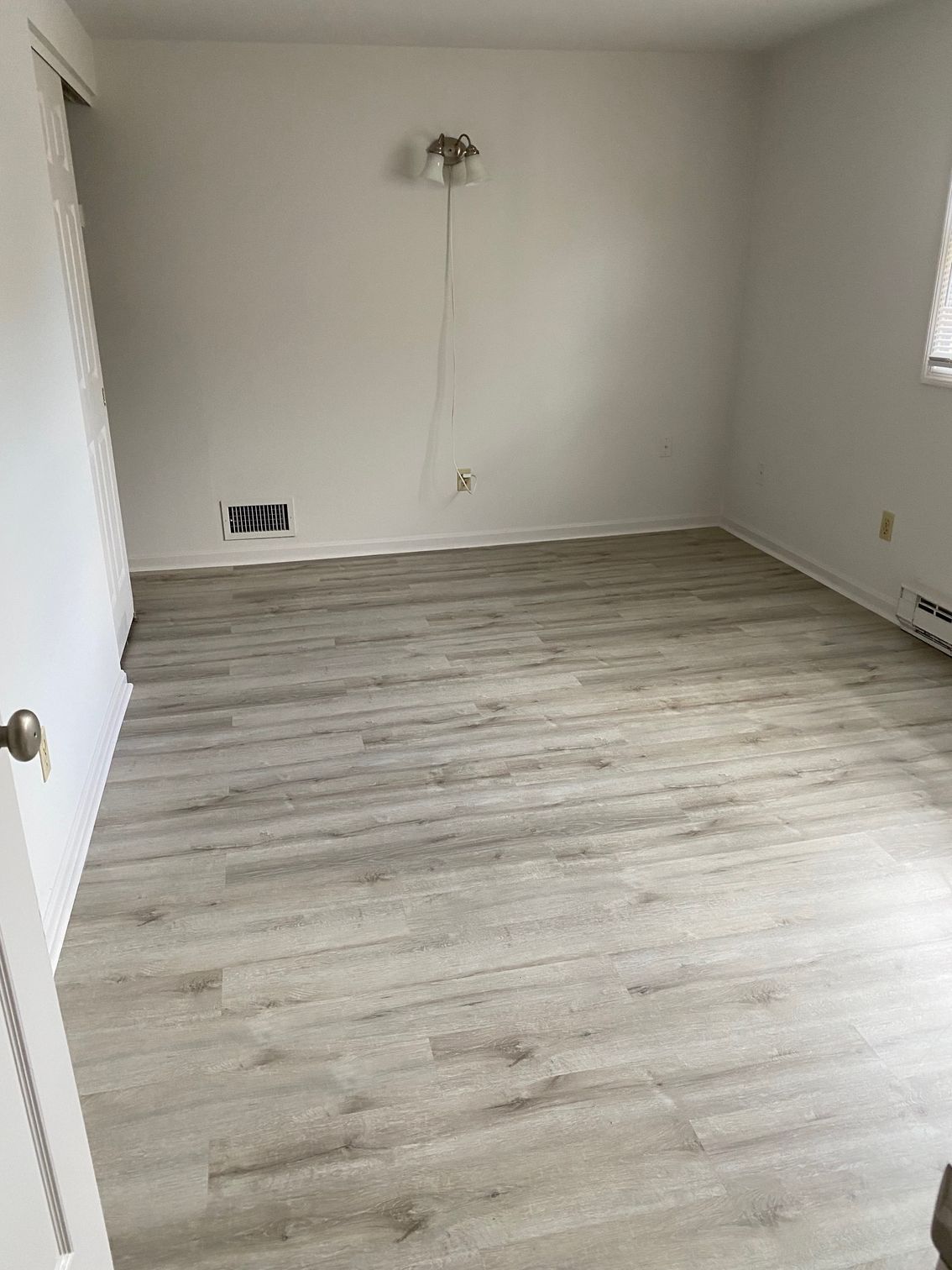 215 S main living room