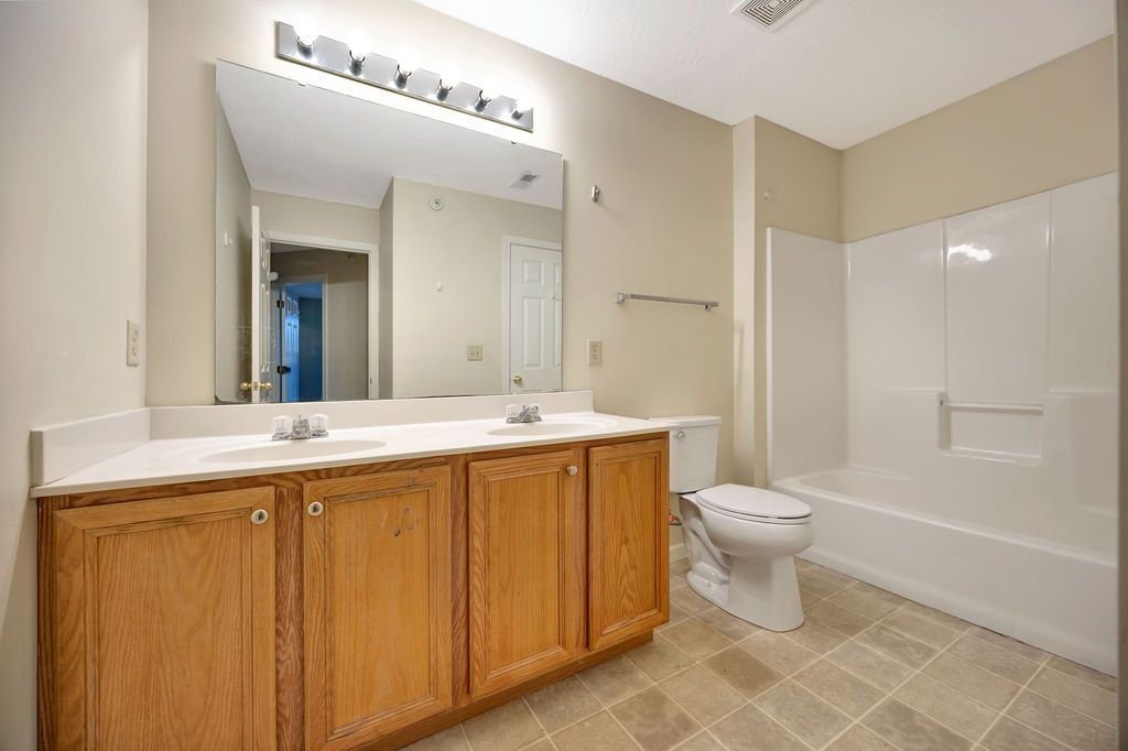 21 Indian Cove bathroom