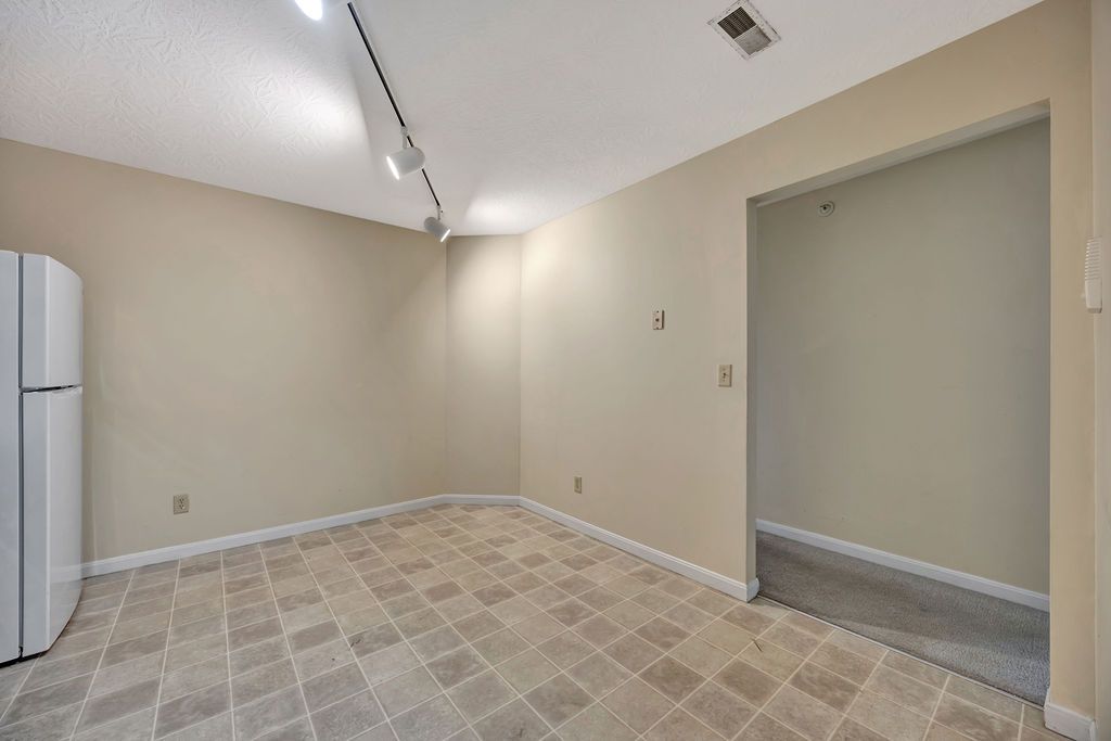 21 Indian Cove dining