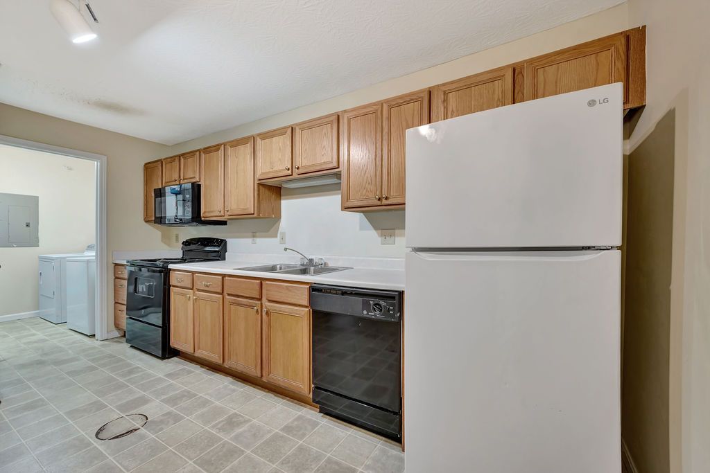 21 Indian Cove kitchen