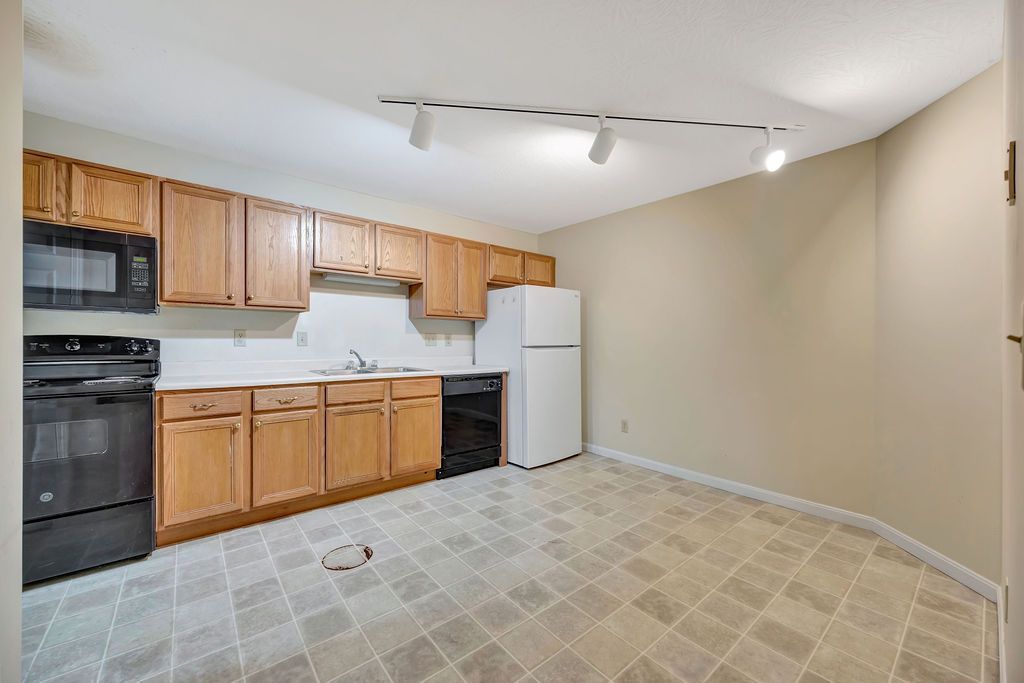 21 Indian Cove kitchen