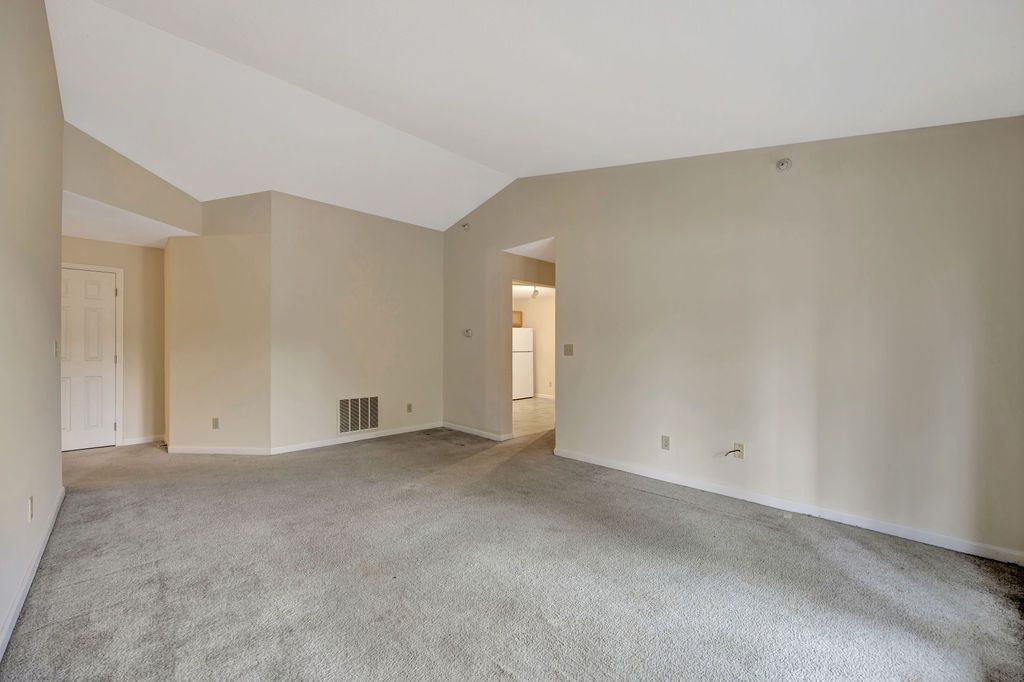 21 Indian Cove living room