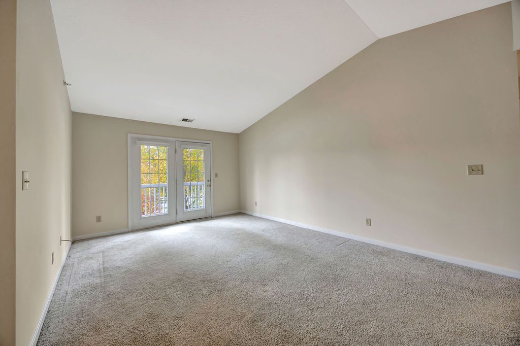 21 Indian Cove living room
