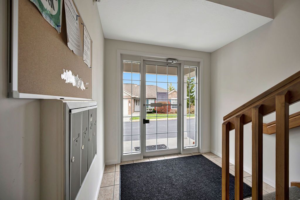 21 Indian Cove lobby