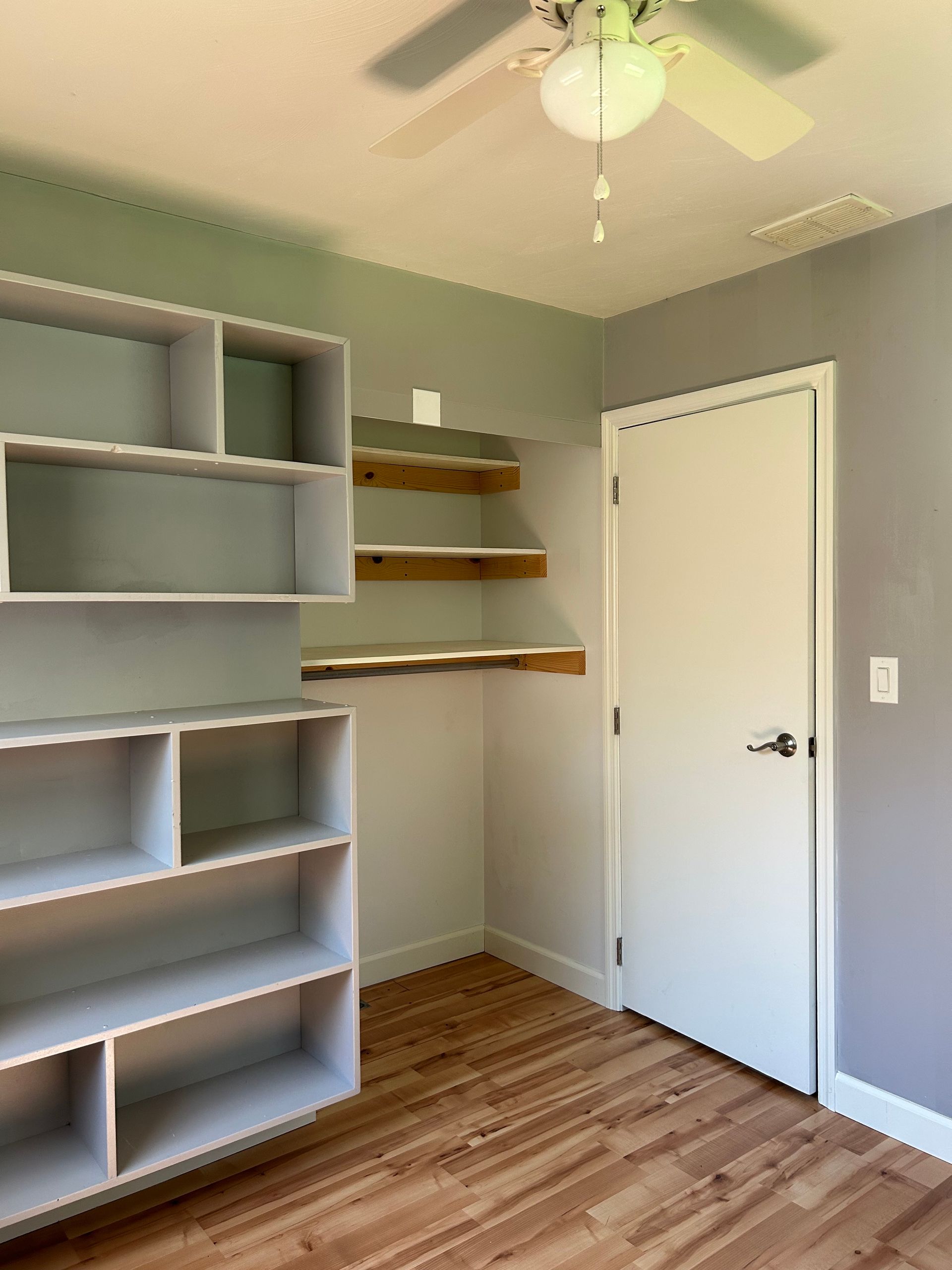 312 Brookview bedroom entry