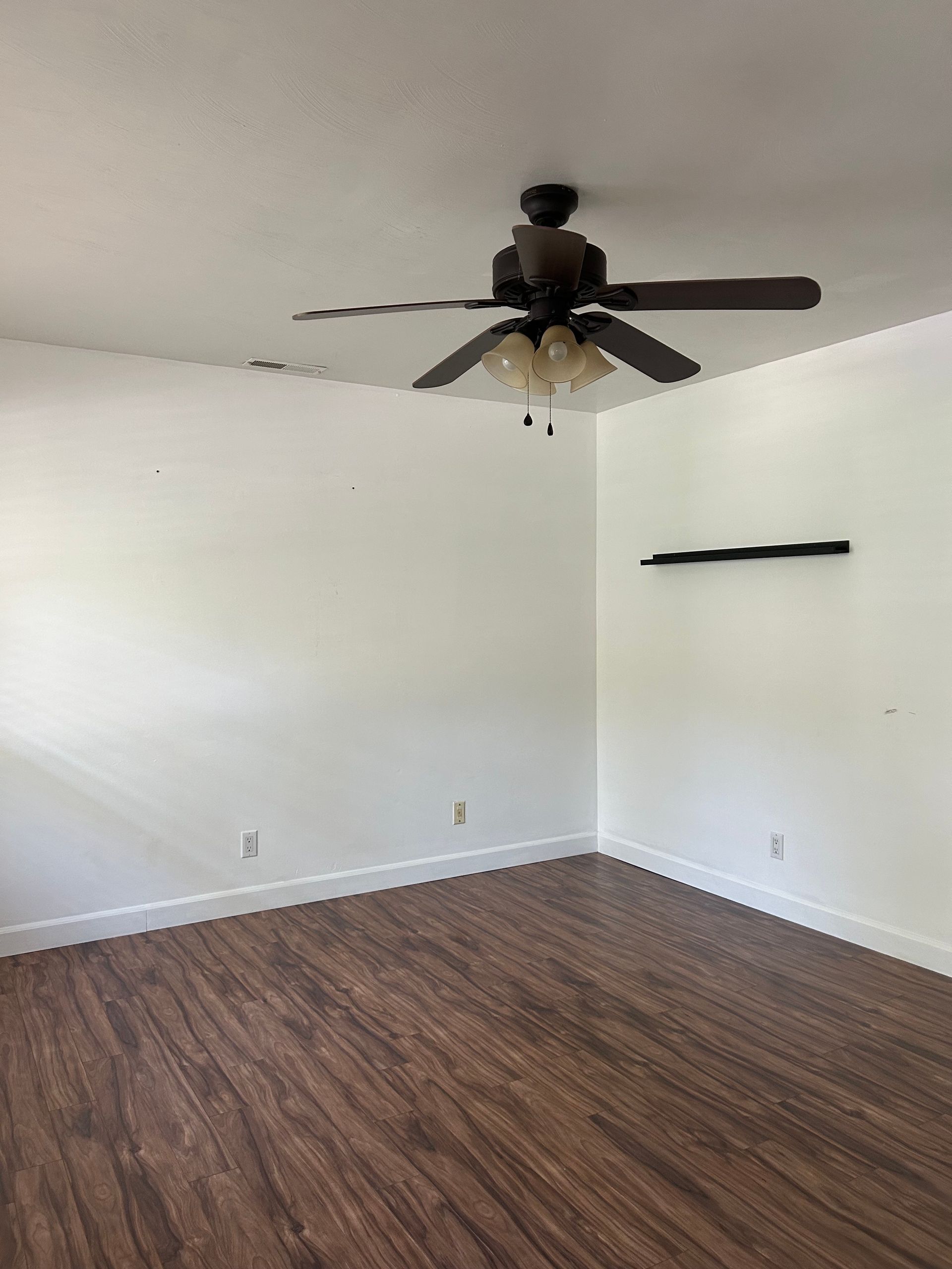 312 Brookview living room