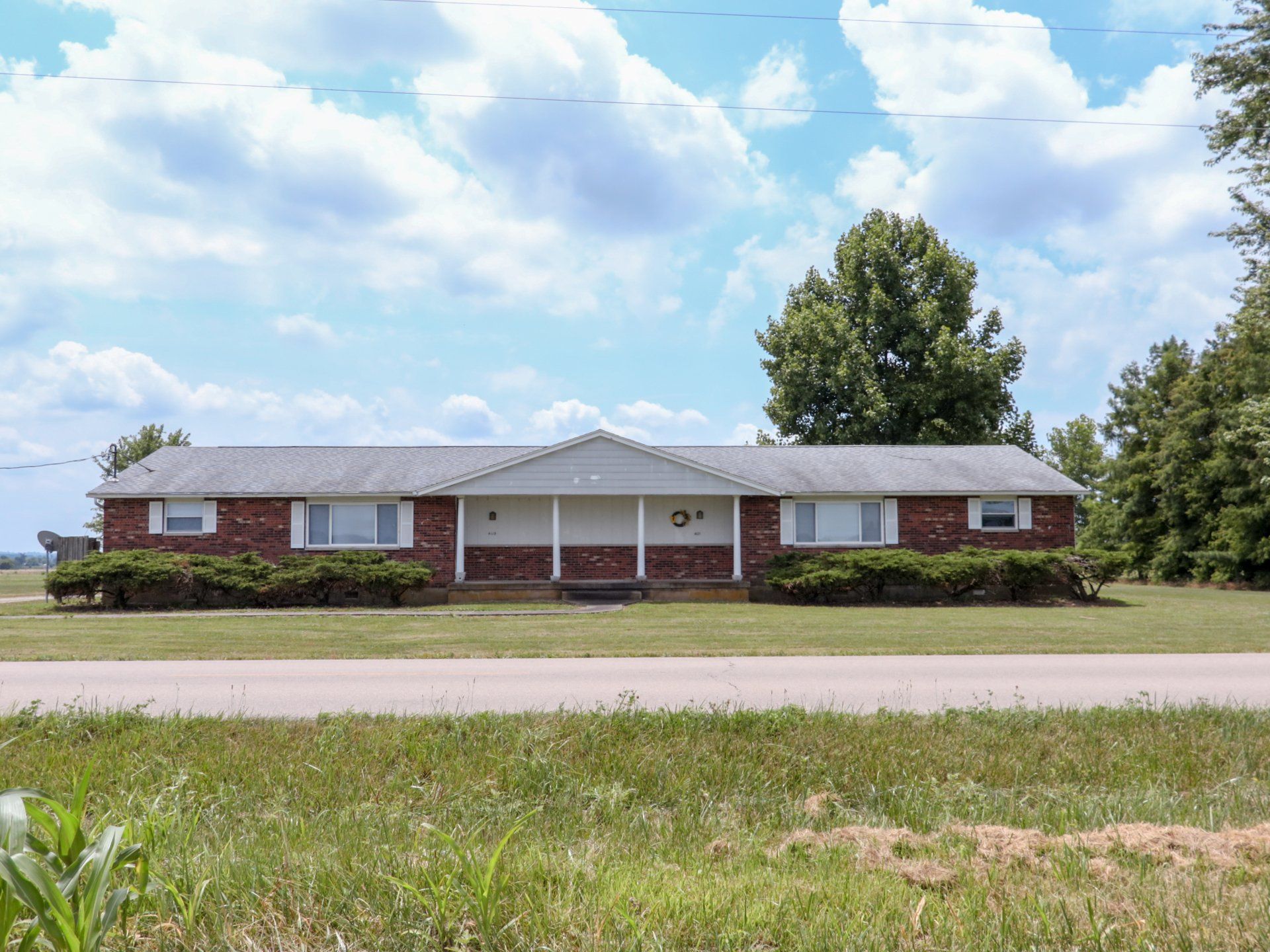 4119 Harris Rd outside