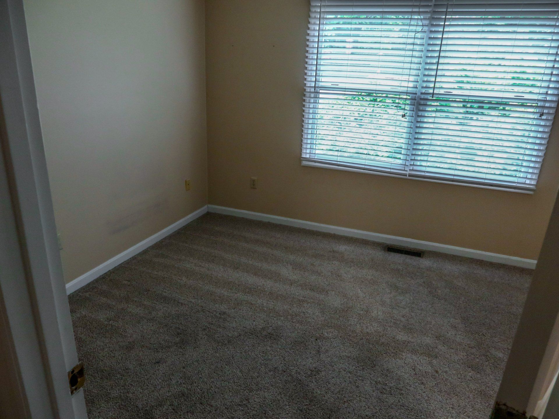 412 S Poplar bedroom 2