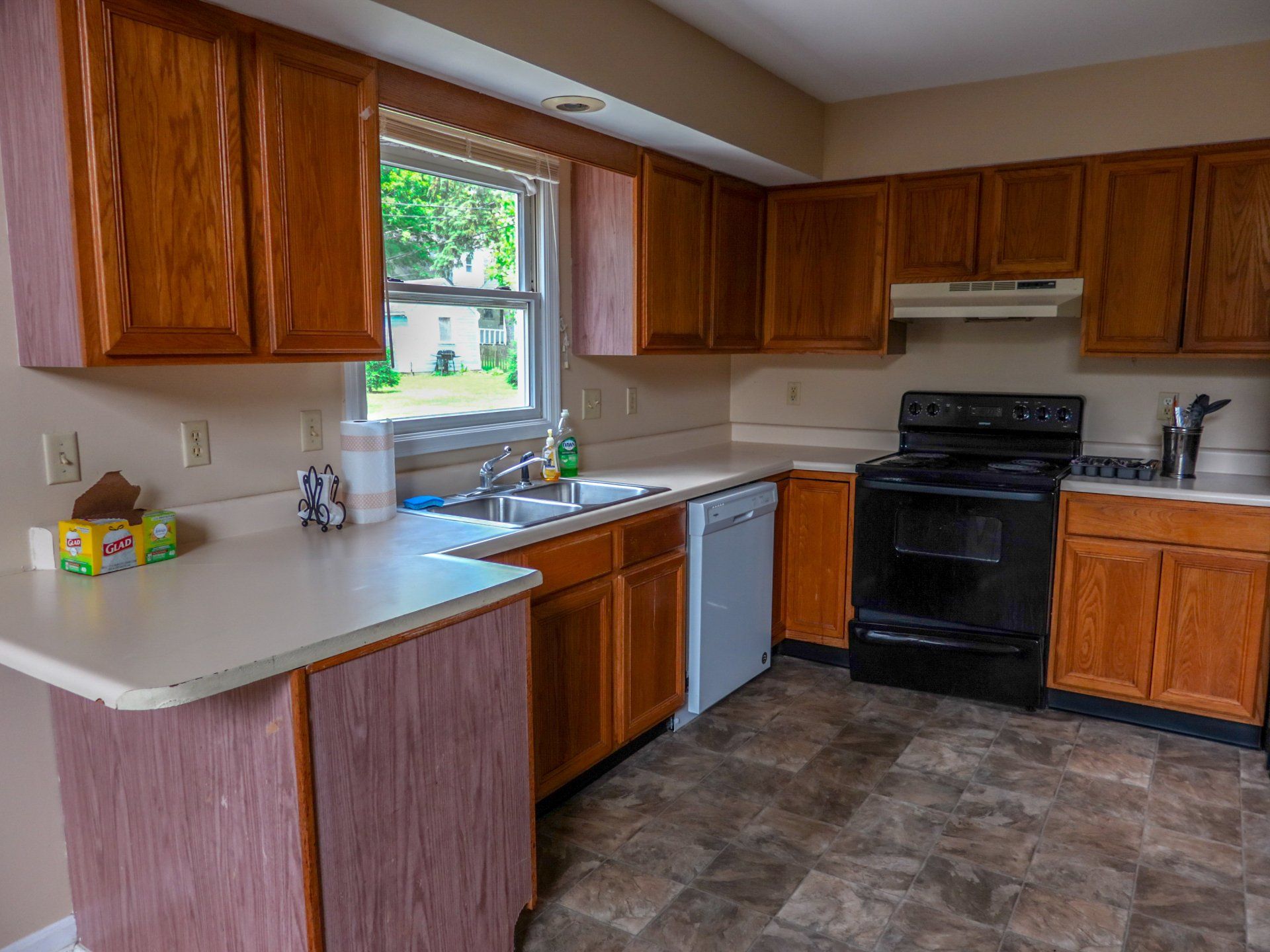 412 S Poplar kitchen