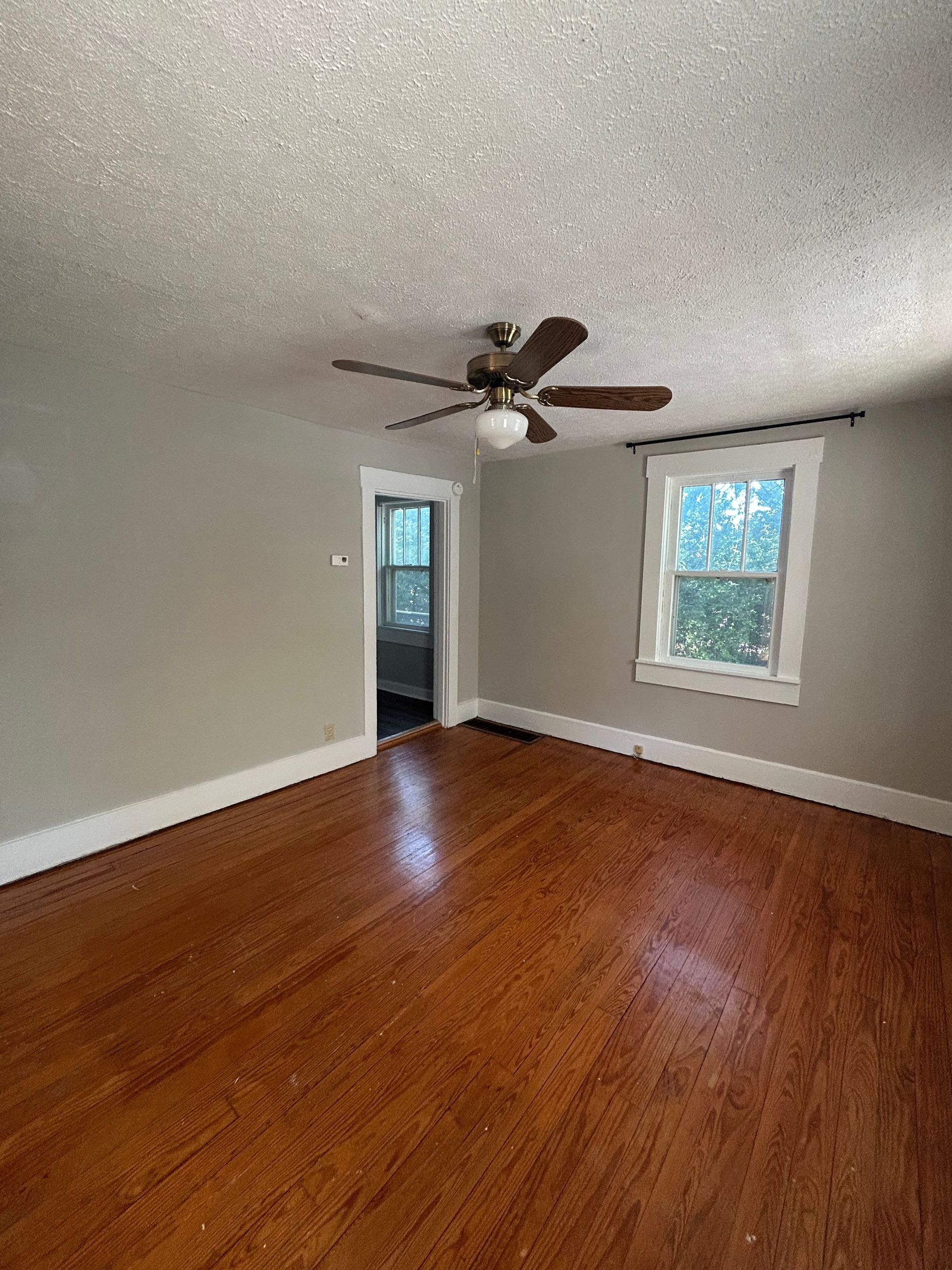 430 Bouden living room