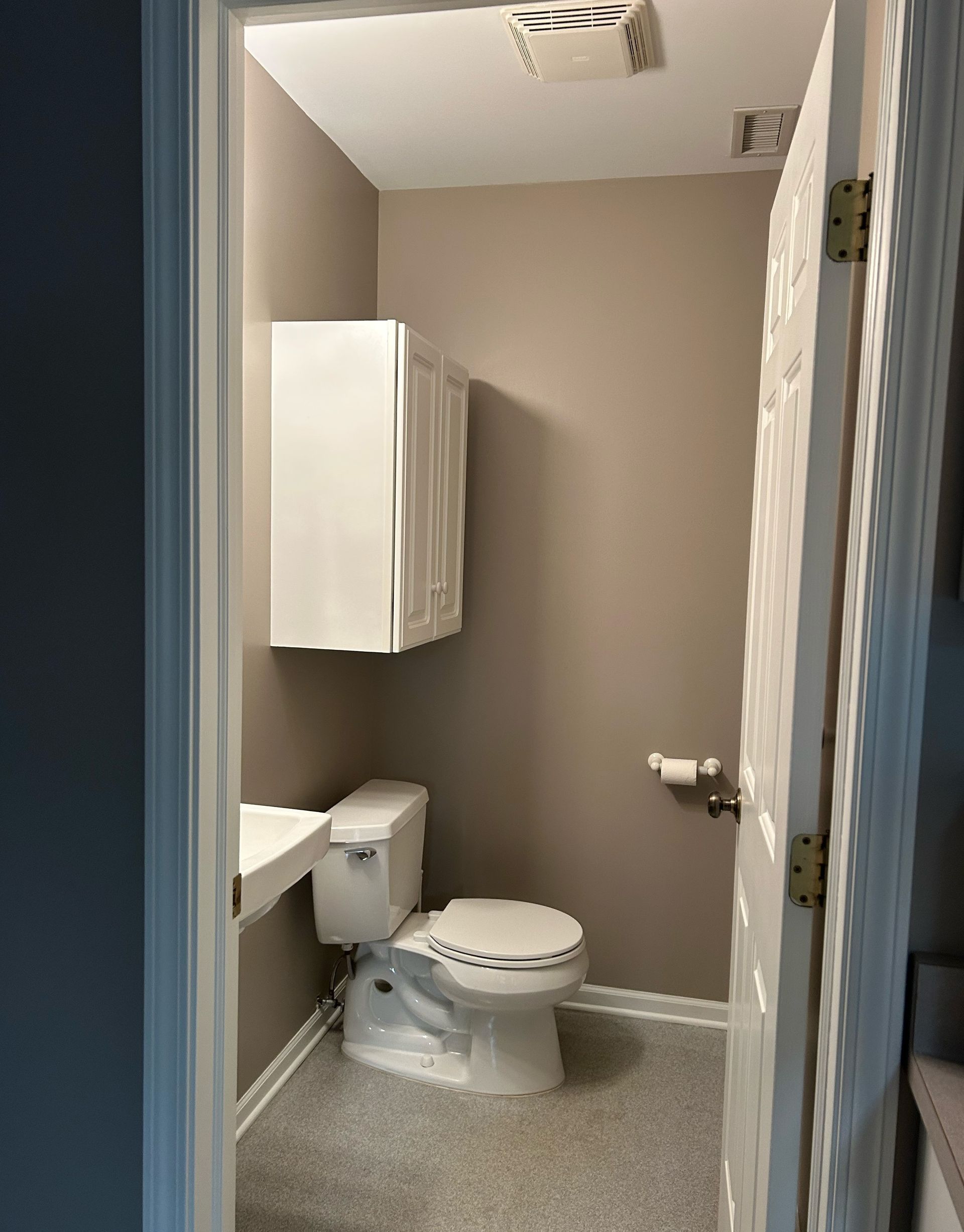 606 S Beech bathroom