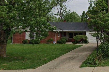 612 E Chestnut front outside